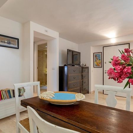 Charming Seafront Apartment With Garden And Patio เฟอร์ติเลีย ภายนอก รูปภาพ