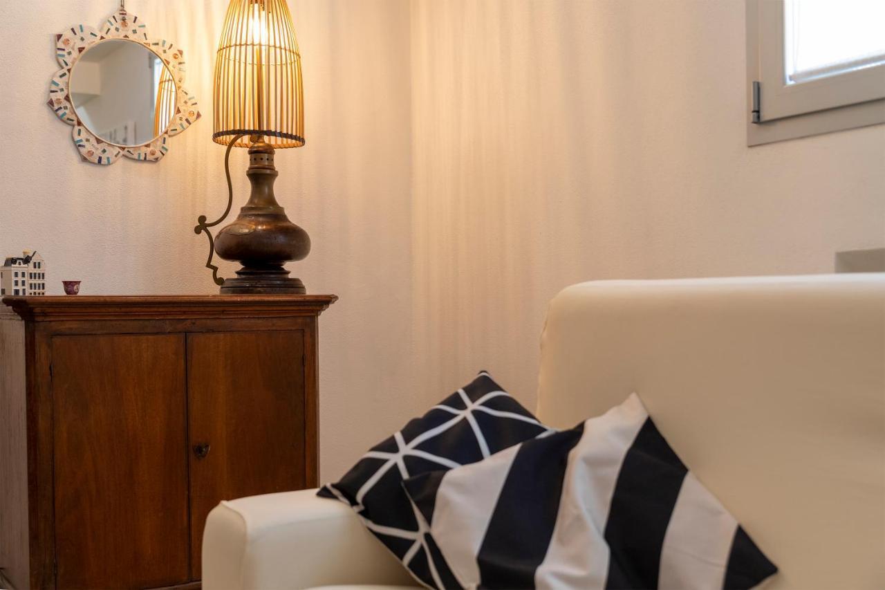 Charming Seafront Apartment With Garden And Patio เฟอร์ติเลีย ภายนอก รูปภาพ