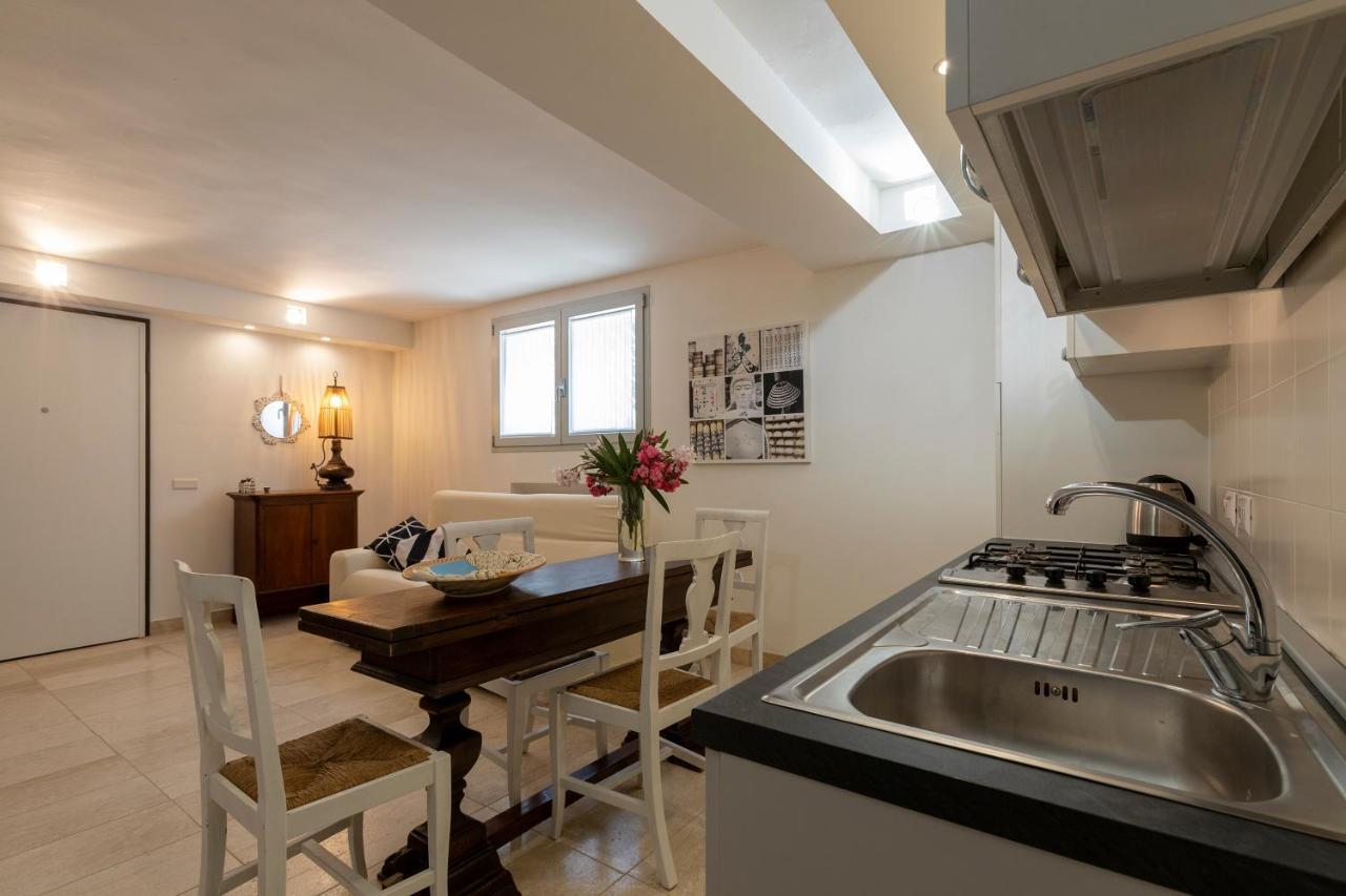Charming Seafront Apartment With Garden And Patio เฟอร์ติเลีย ภายนอก รูปภาพ