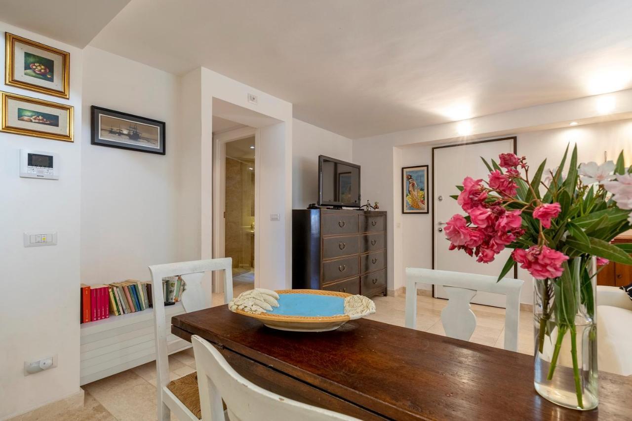 Charming Seafront Apartment With Garden And Patio เฟอร์ติเลีย ภายนอก รูปภาพ