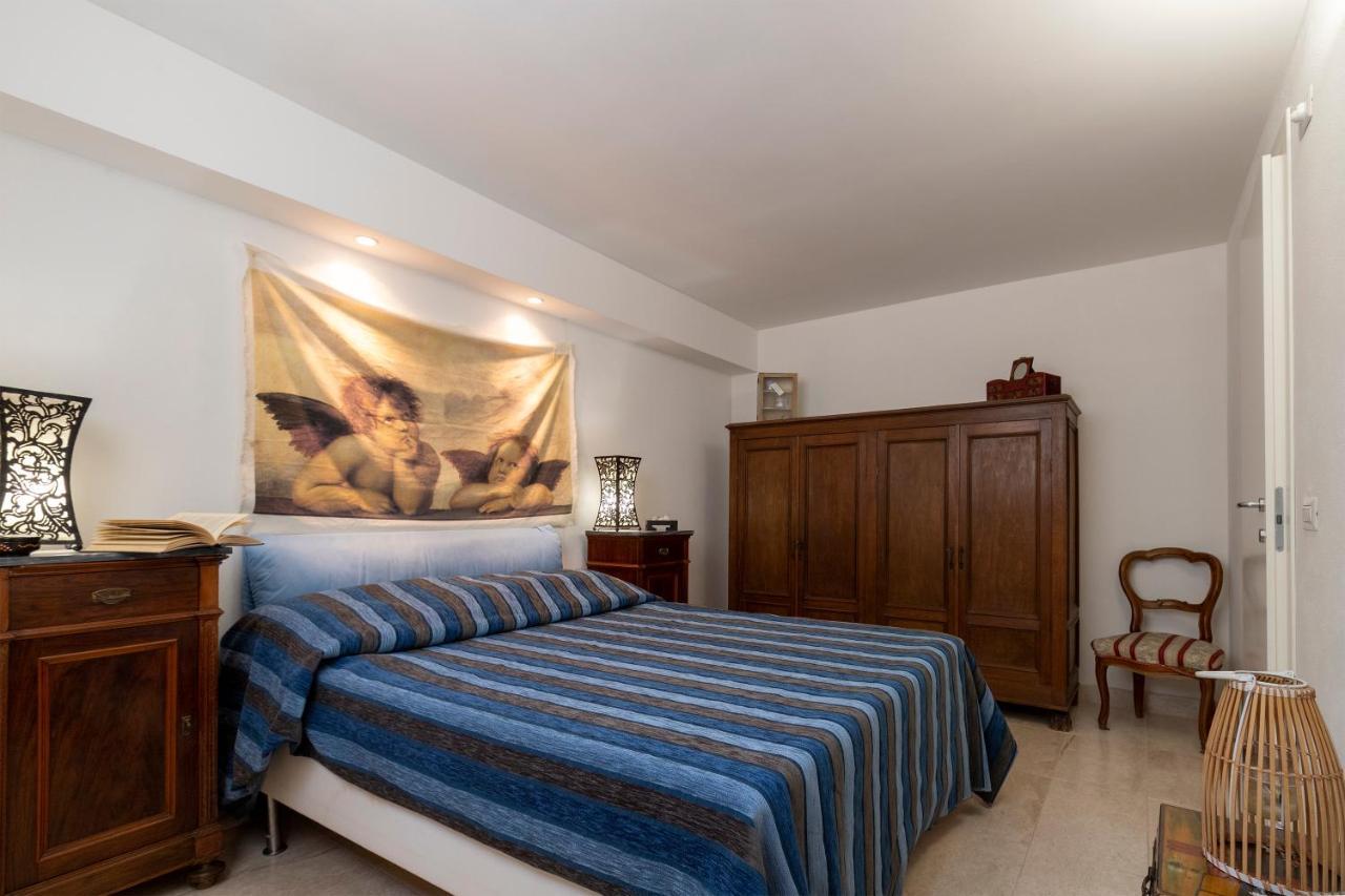 Charming Seafront Apartment With Garden And Patio เฟอร์ติเลีย ภายนอก รูปภาพ