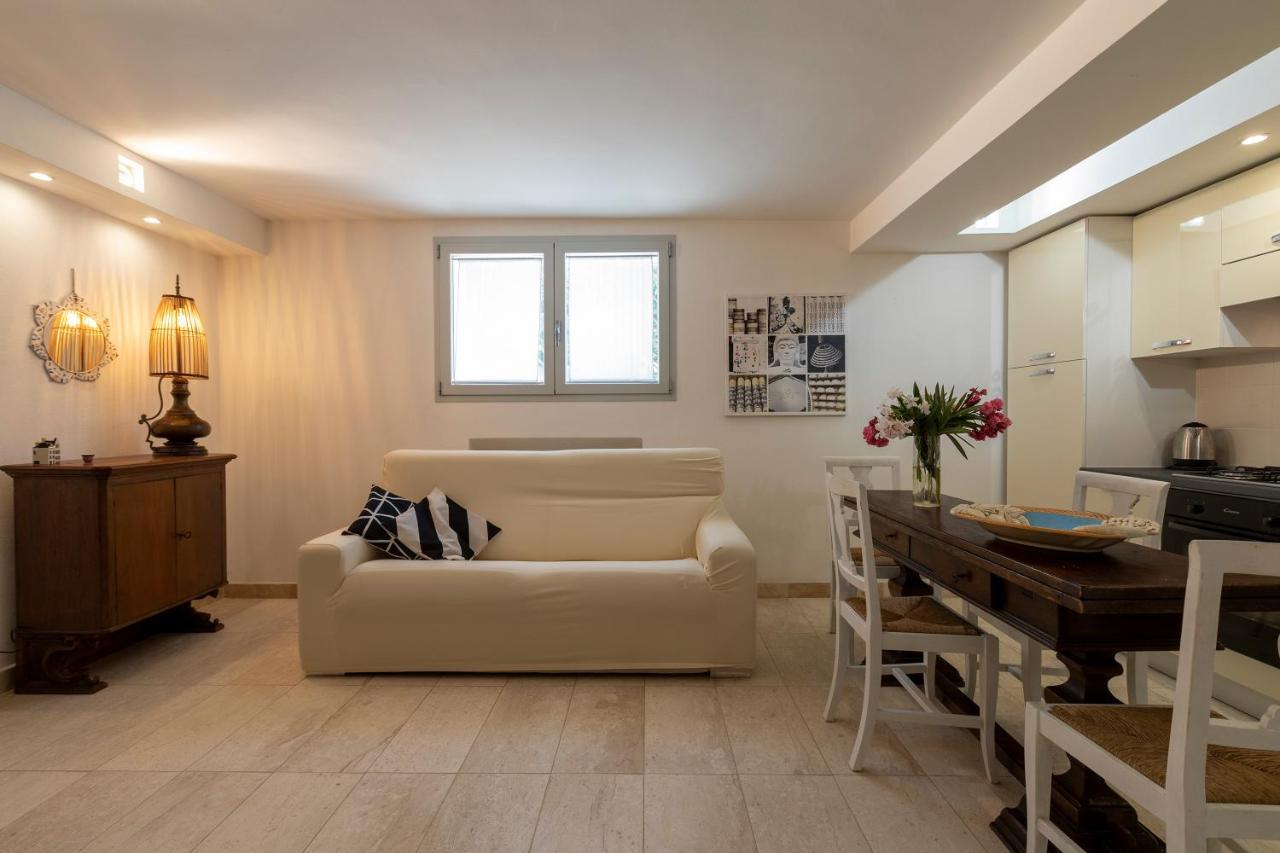 Charming Seafront Apartment With Garden And Patio เฟอร์ติเลีย ภายนอก รูปภาพ